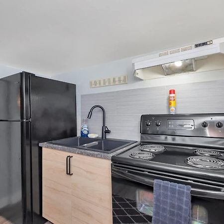 Quaint 1 Bedroom Lower Suite In Victoria, Bc المظهر الخارجي الصورة