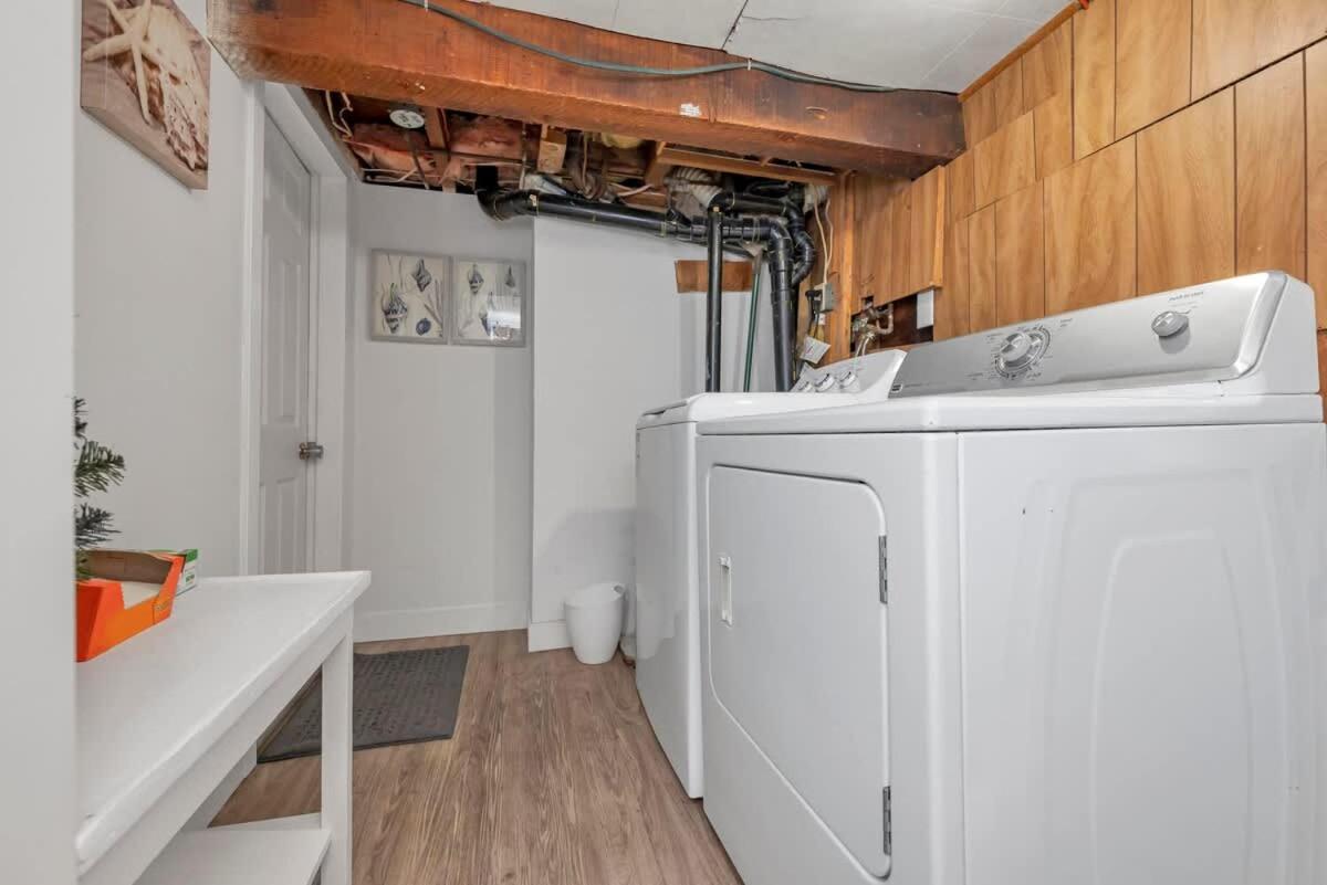 Quaint 1 Bedroom Lower Suite In Victoria, Bc المظهر الخارجي الصورة