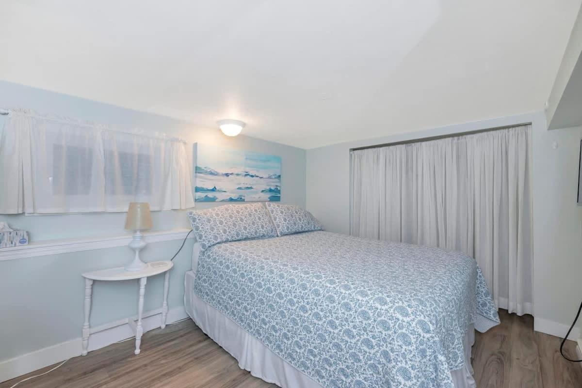 Quaint 1 Bedroom Lower Suite In Victoria, Bc المظهر الخارجي الصورة