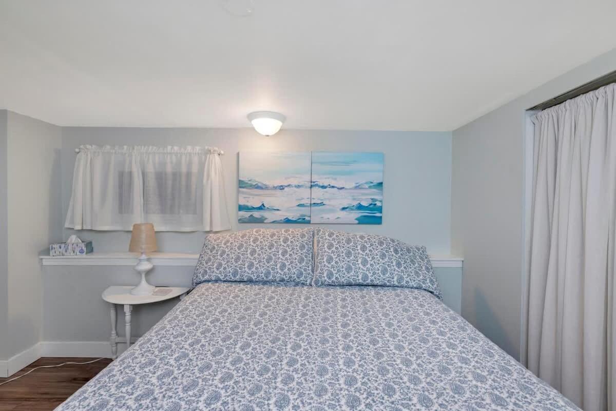 Quaint 1 Bedroom Lower Suite In Victoria, Bc المظهر الخارجي الصورة