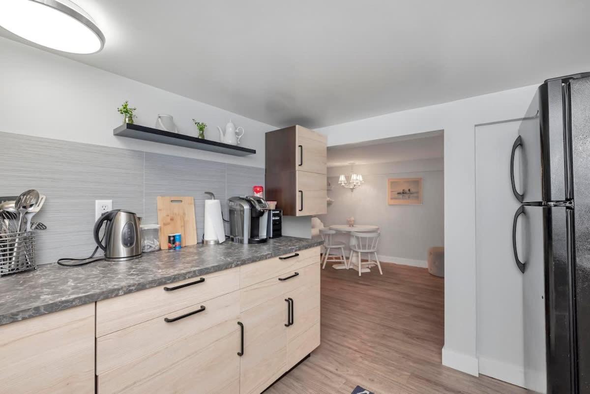 Quaint 1 Bedroom Lower Suite In Victoria, Bc المظهر الخارجي الصورة