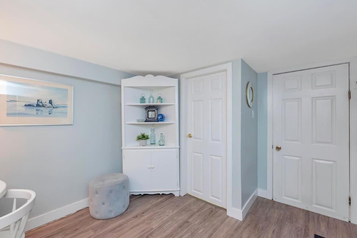 Quaint 1 Bedroom Lower Suite In Victoria, Bc المظهر الخارجي الصورة