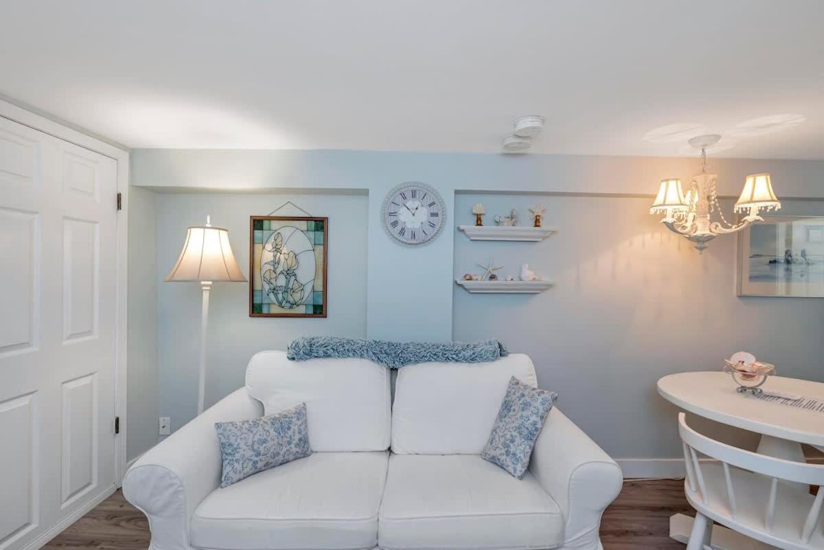 Quaint 1 Bedroom Lower Suite In Victoria, Bc المظهر الخارجي الصورة