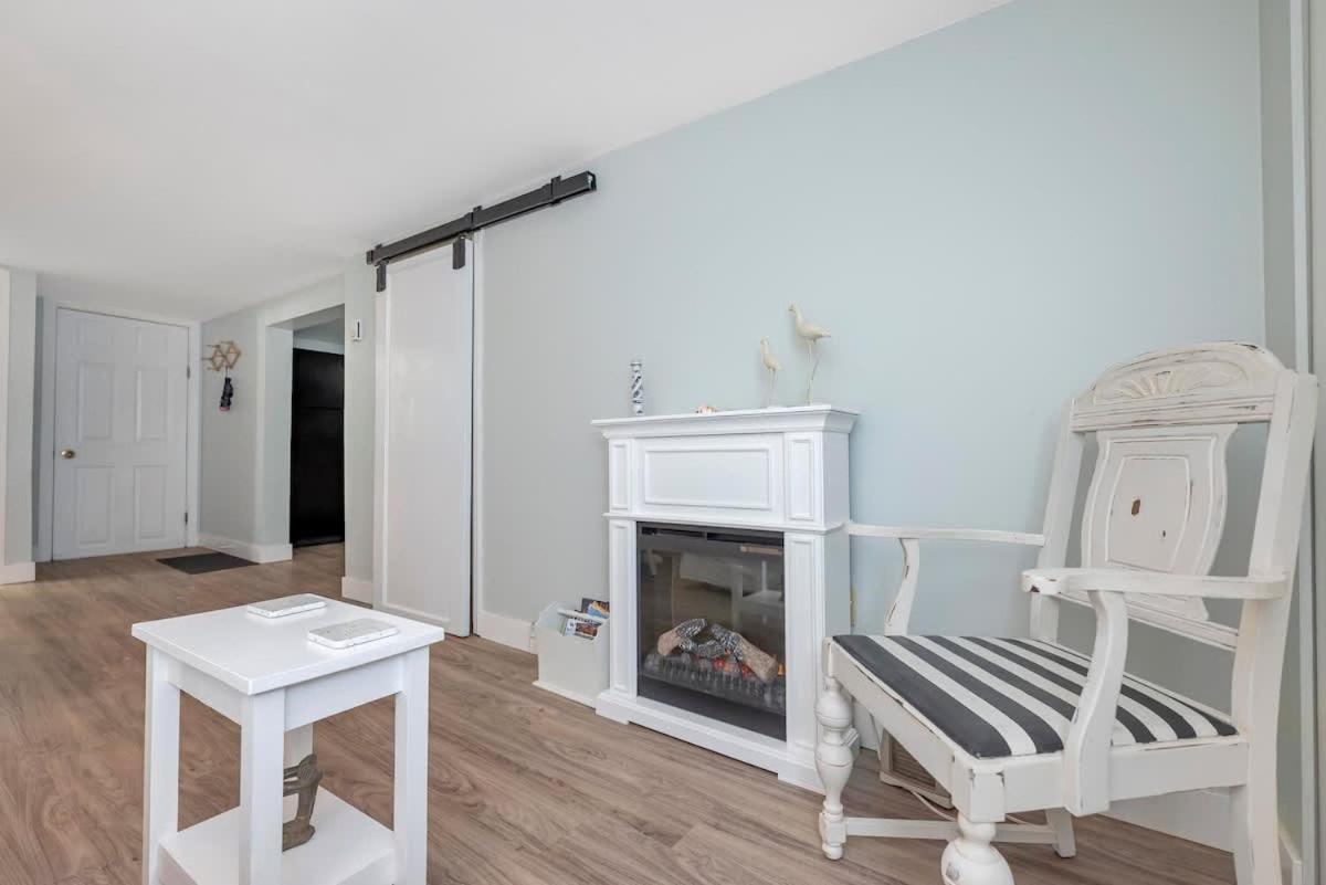 Quaint 1 Bedroom Lower Suite In Victoria, Bc المظهر الخارجي الصورة