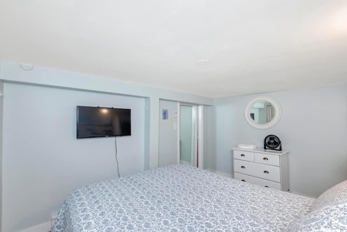 Quaint 1 Bedroom Lower Suite In Victoria, Bc المظهر الخارجي الصورة
