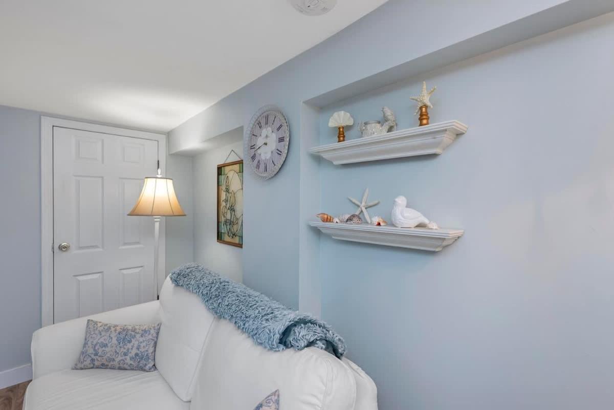 Quaint 1 Bedroom Lower Suite In Victoria, Bc المظهر الخارجي الصورة